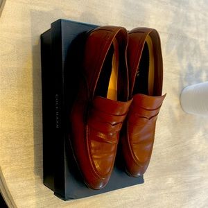 COLE HAAN Mens Hawthorne Penny Loafers
Classic penny loafer in leather Size11